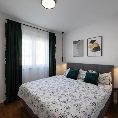 Lux Podstrana
