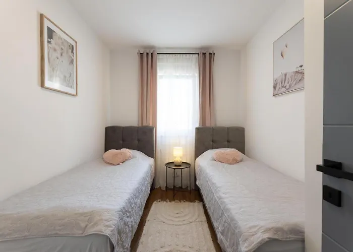 Lux Podstrana