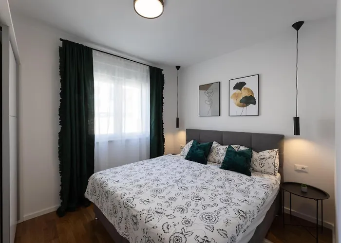 Lux Podstrana